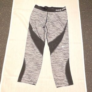 NIKE Capri Leggings Size S